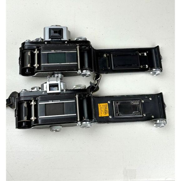 Vintage Exakta VX Ihagee Dresden Film Camera Lot of 2 & Accessories Germany - Picture 8 of 16